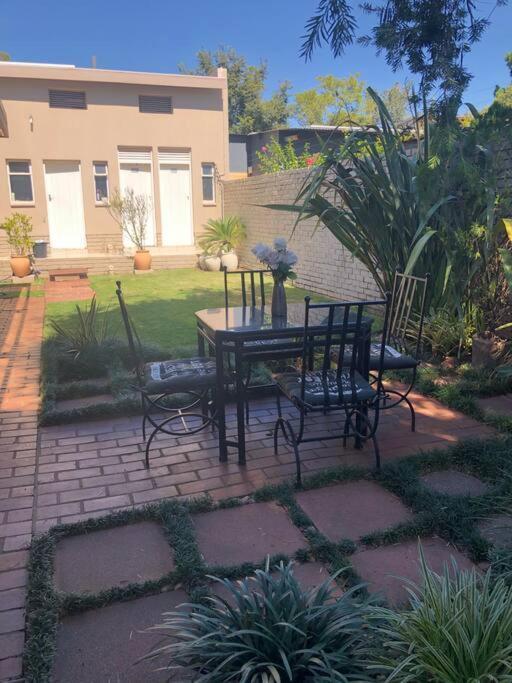 Red Cascade - Luxury 4 Bedrooms -Solar And Aircons Hartbeespoort Exterior foto