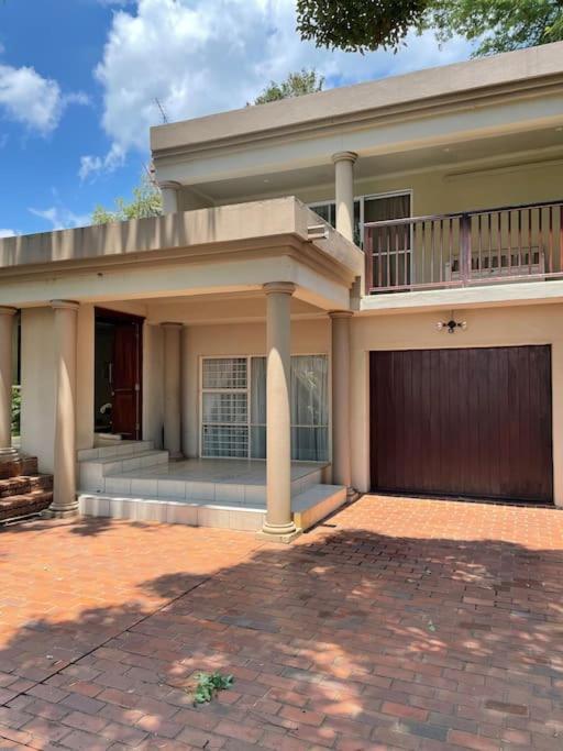 Red Cascade - Luxury 4 Bedrooms -Solar And Aircons Hartbeespoort Exterior foto