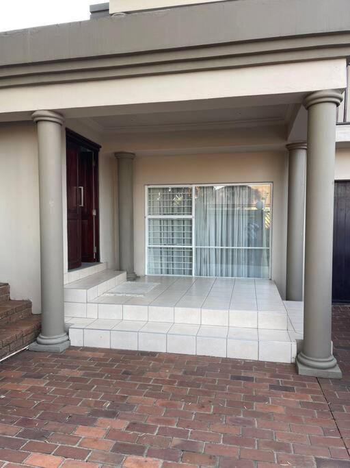 Red Cascade - Luxury 4 Bedrooms -Solar And Aircons Hartbeespoort Exterior foto