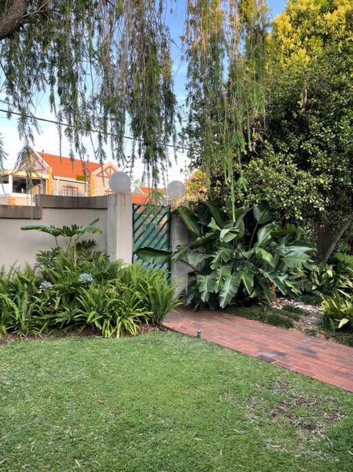 Red Cascade - Luxury 4 Bedrooms -Solar And Aircons Hartbeespoort Exterior foto