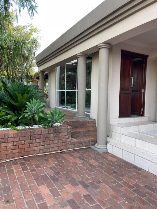 Red Cascade - Luxury 4 Bedrooms -Solar And Aircons Hartbeespoort Exterior foto