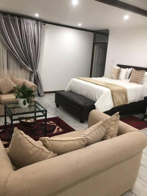 Red Cascade - Luxury 4 Bedrooms -Solar And Aircons Hartbeespoort Exterior foto