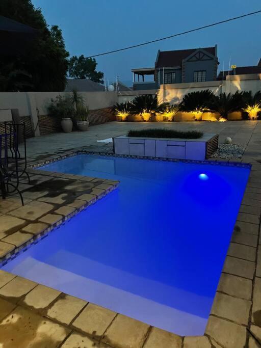Red Cascade - Luxury 4 Bedrooms -Solar And Aircons Hartbeespoort Exterior foto