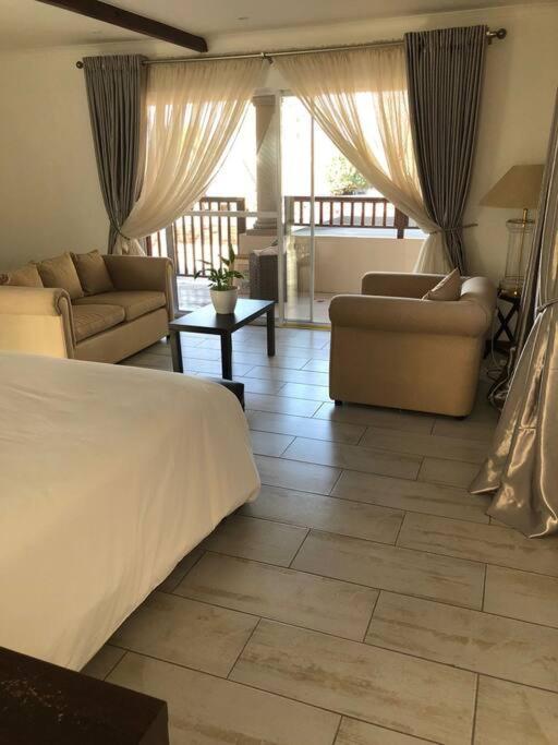 Red Cascade - Luxury 4 Bedrooms -Solar And Aircons Hartbeespoort Exterior foto