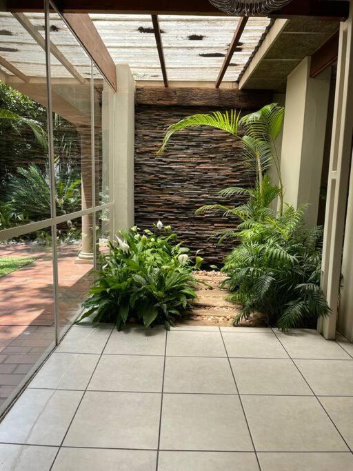 Red Cascade - Luxury 4 Bedrooms -Solar And Aircons Hartbeespoort Exterior foto