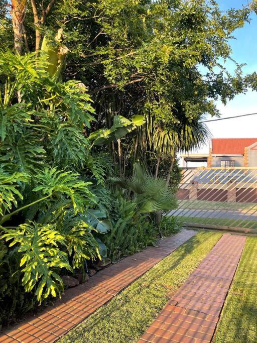 Red Cascade - Luxury 4 Bedrooms -Solar And Aircons Hartbeespoort Exterior foto