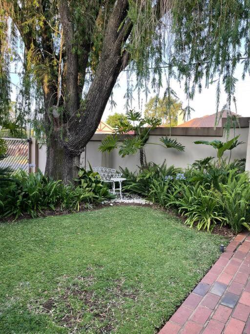Red Cascade - Luxury 4 Bedrooms -Solar And Aircons Hartbeespoort Exterior foto